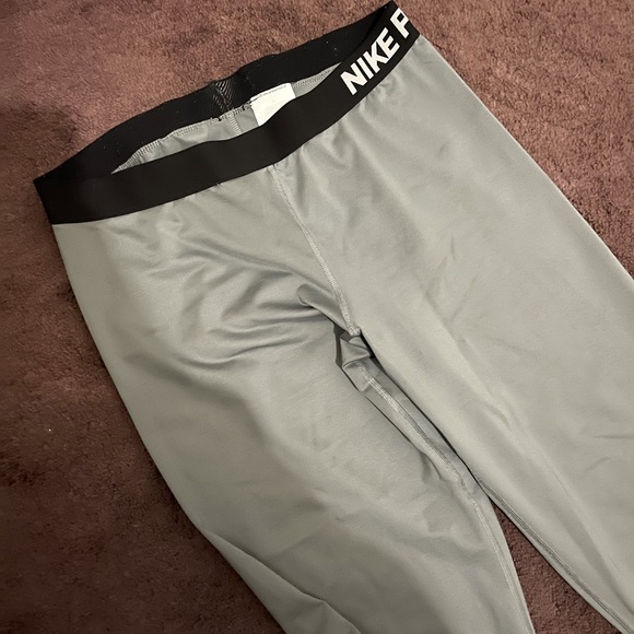 Nike Capris - Picture 2 of 2